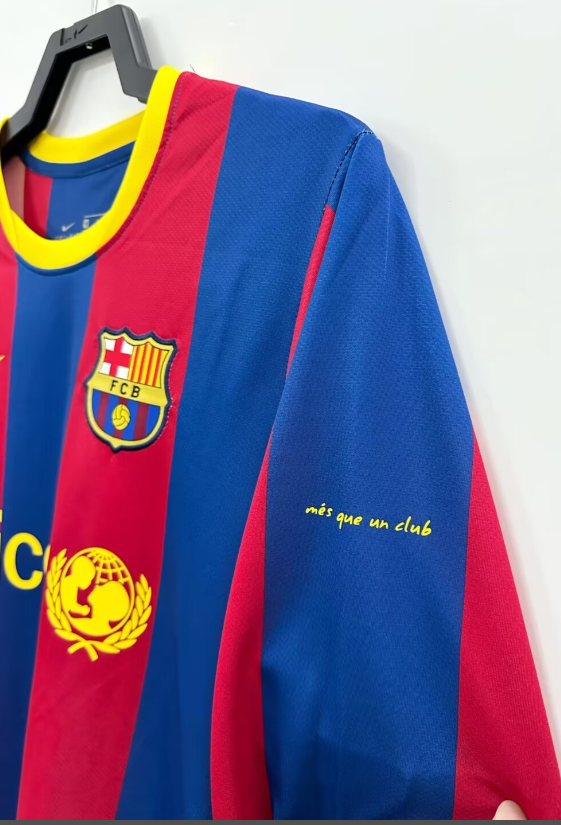 2010-11 Barcelona home uniform with long sleeves