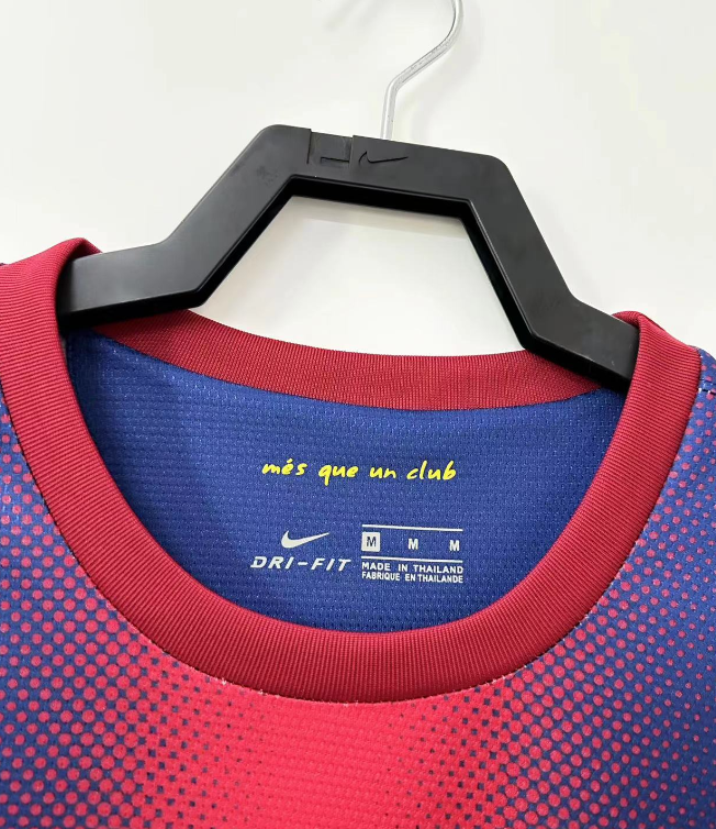 2012-13 Barcelona home uniform with long sleeves