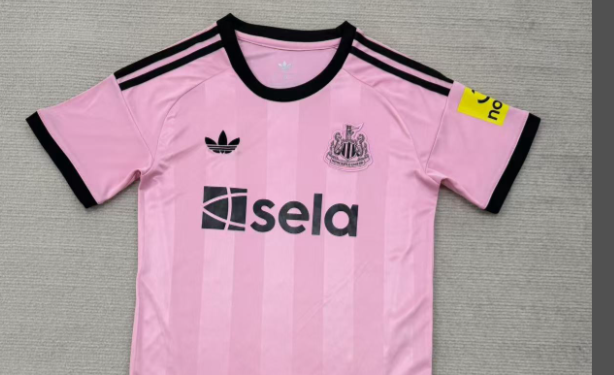 Newcastle's pink goalkeeper