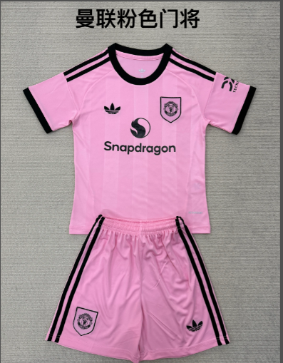 25  26  Manchester United Pink Goalkeeper Adult Set, Children's Clothing