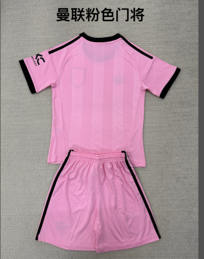 25  26  Manchester United Pink Goalkeeper Adult Set, Children's Clothing