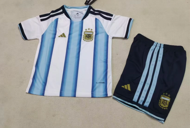 26 & 27 Argentine children's home and away clothing