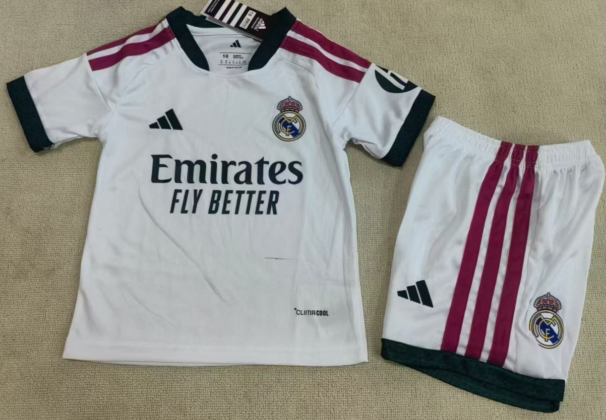 26-27 Home Clothing for Real Madrid (away from the main stadium)