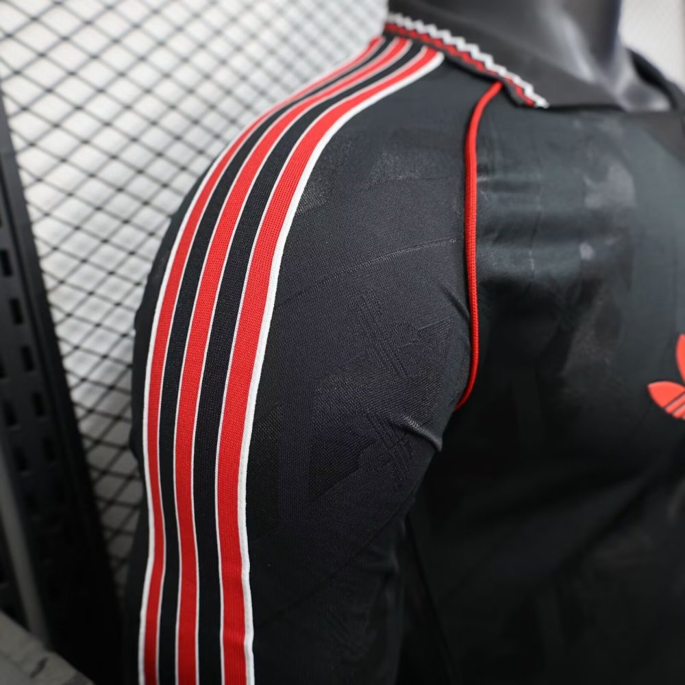2024/2025   Retro Manchester United black  Long Sleeves version  soccer jersey