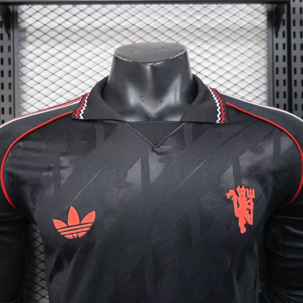 2024/2025   Retro Manchester United black  Long Sleeves version  soccer jersey