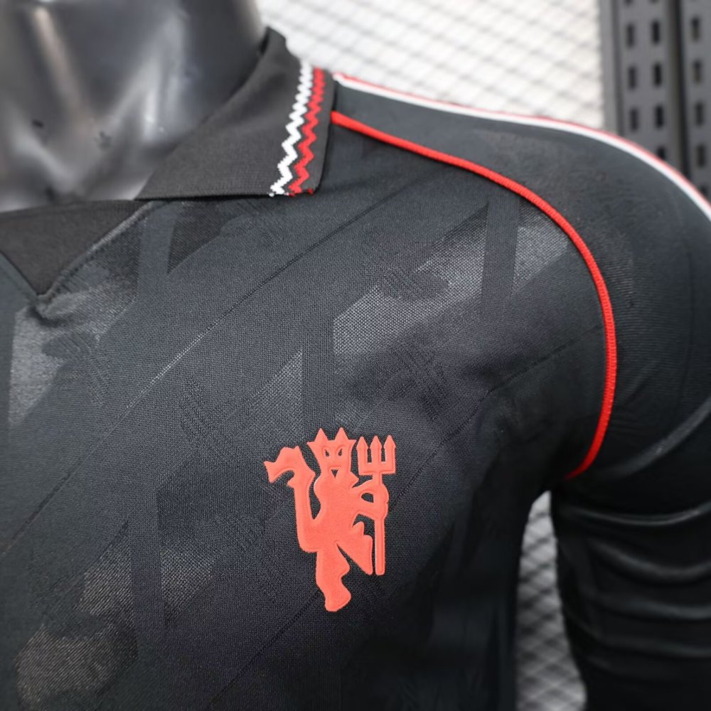 2024/2025   Retro Manchester United black  Long Sleeves version  soccer jersey