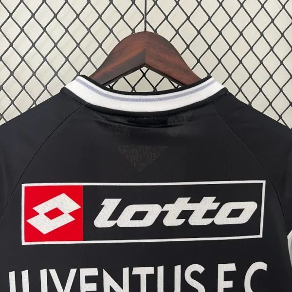 Retro 2000-2001 Juventus Black Soccer Jersey