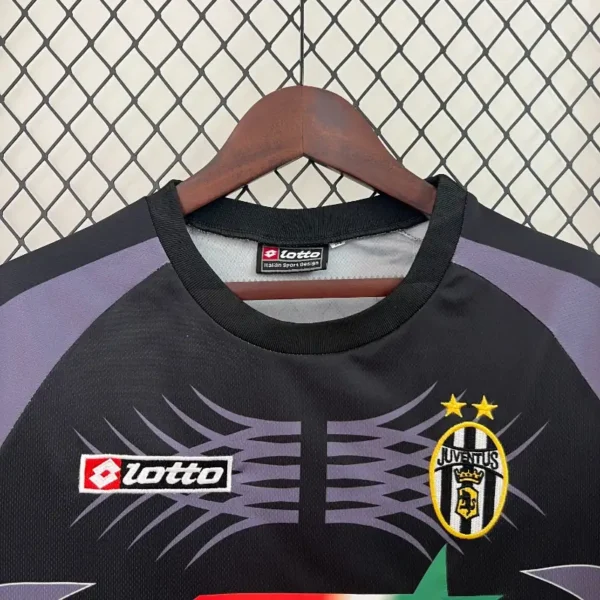 Retro 2001-2002 Juventus Goalkeeper Soccer Jersey