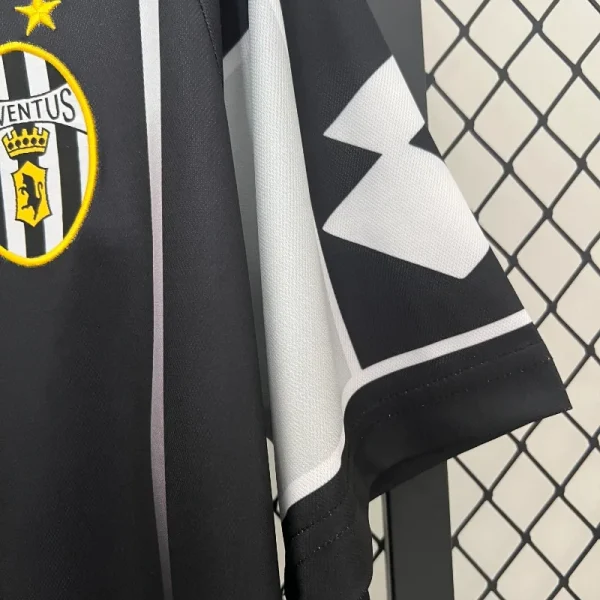 Retro 2000-2001 Juventus Black Soccer Jersey