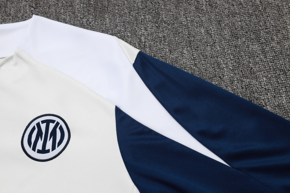 2025/2026 Inter Milan Off-white Long-Sleeved Half-Zip Training Kit