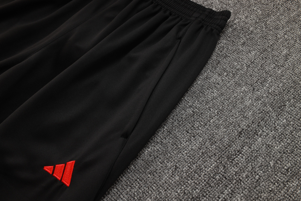 2025/2026 Liverpool Red/Black Half-Zip Long-Sleeve Training Kit