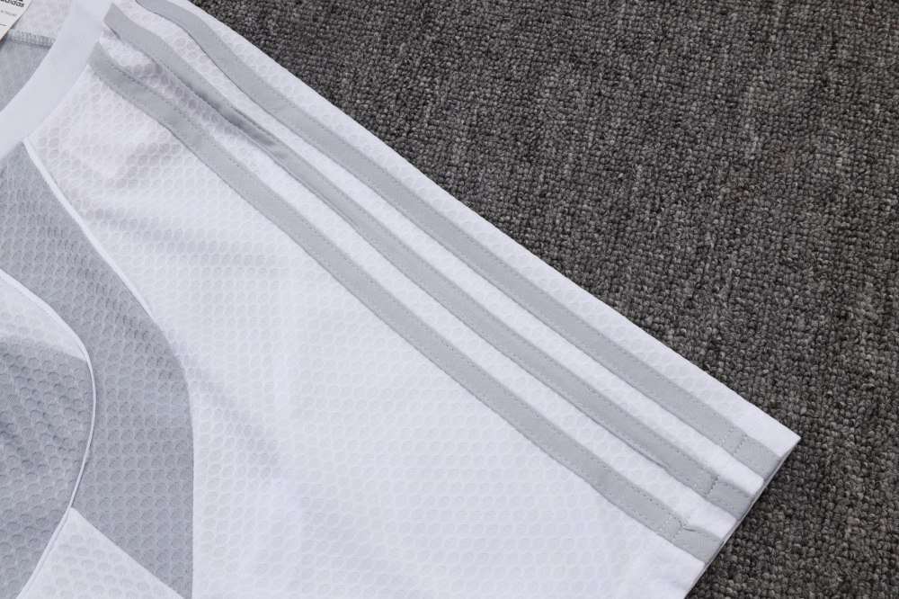 2025/2026 Real Madrid Grey and White Short-Sleeve Training Kit