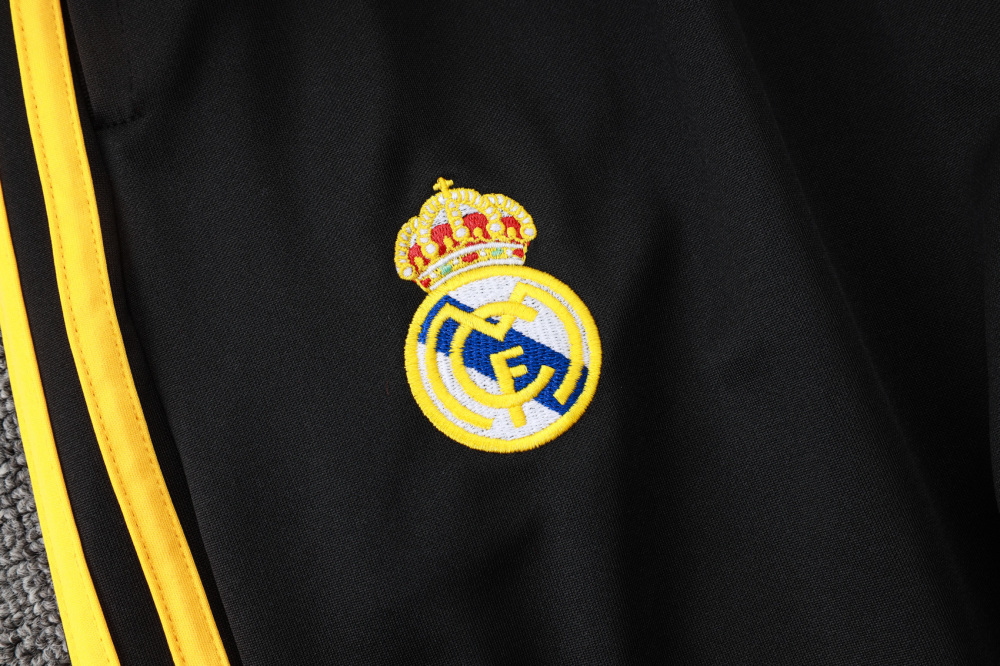 2025/2026 Real Madrid Black Long-Zip Long-Sleeve Training Kit