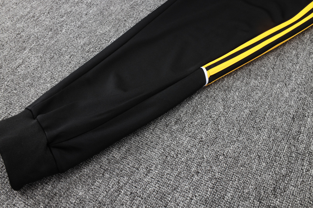 2025/2026 Real Madrid Black Long-Zip Long-Sleeve Training Kit