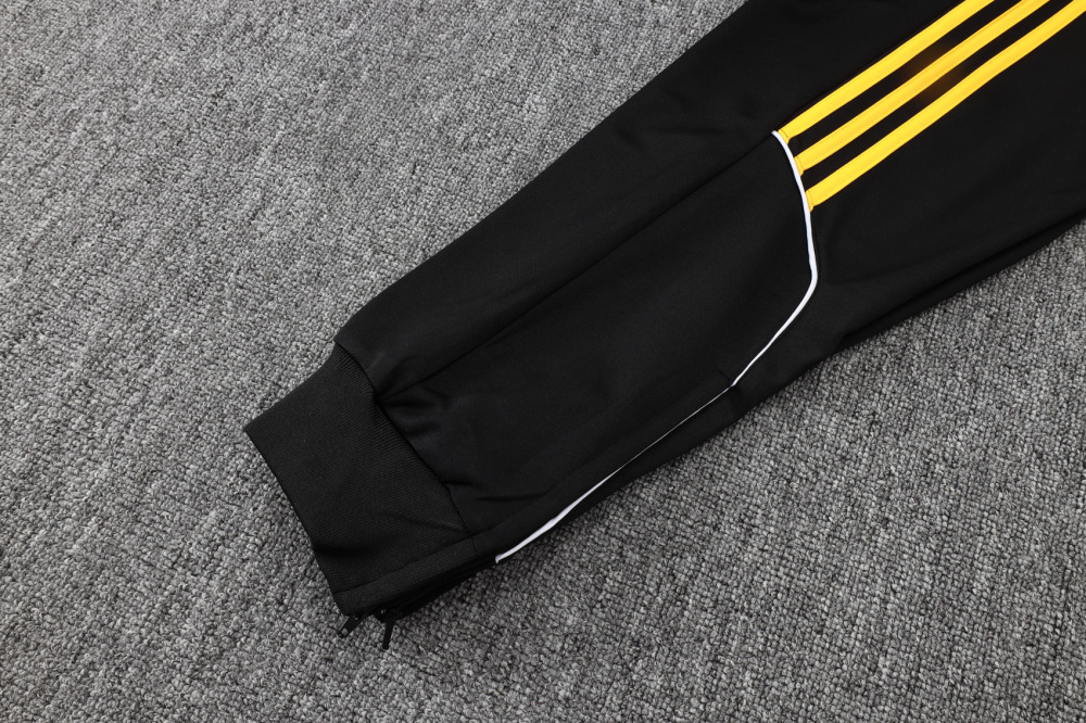 2025/2026 Real Madrid Black Long-Zip Long-Sleeve Training Kit