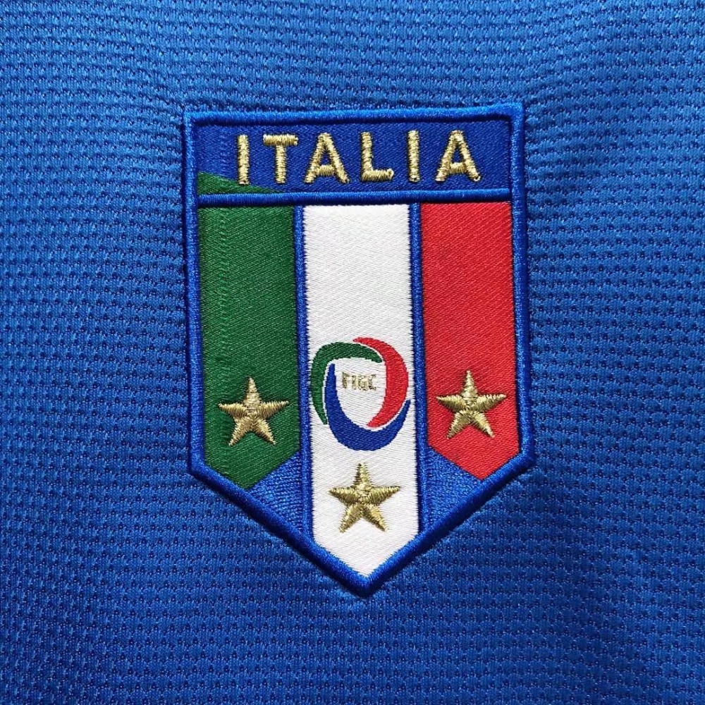 Italy 06 home jersey