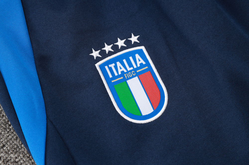 Italian 24/25 adult outerwear, half zipper and hat, training suit top and pants