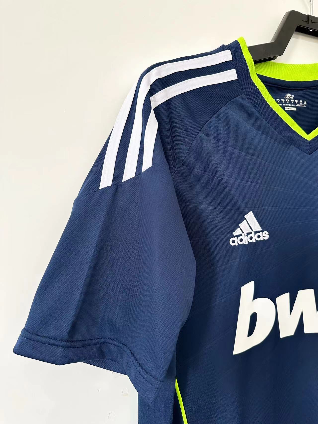 Real Madrid  Retro 2010-2011  goalkeeper jersey