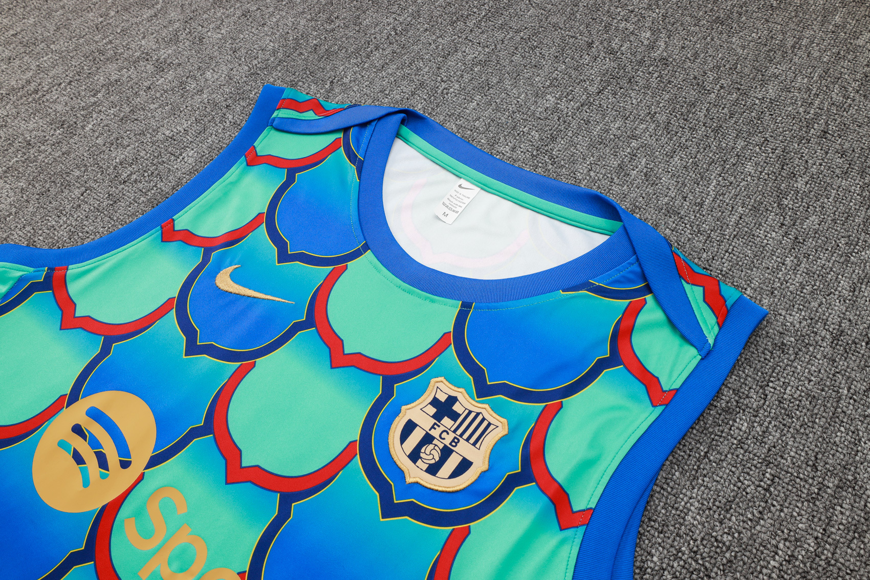 Barcelona 24/25 Adults short sleeved training suit with top and pants