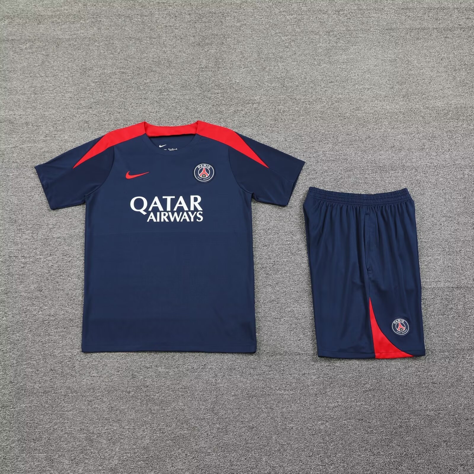 PSG 24/25 Adults short sleeved training suit with top and pants