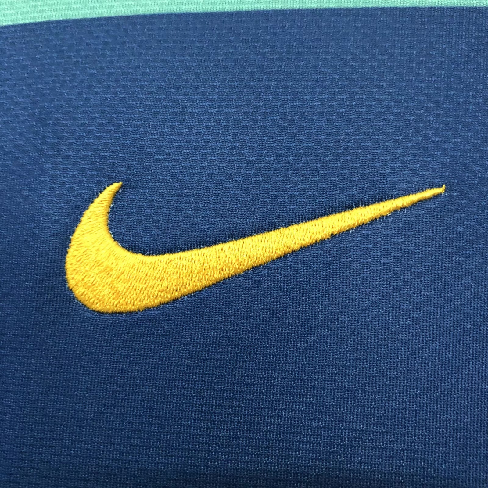 Barcelona Retro 2010-2011 away jersey