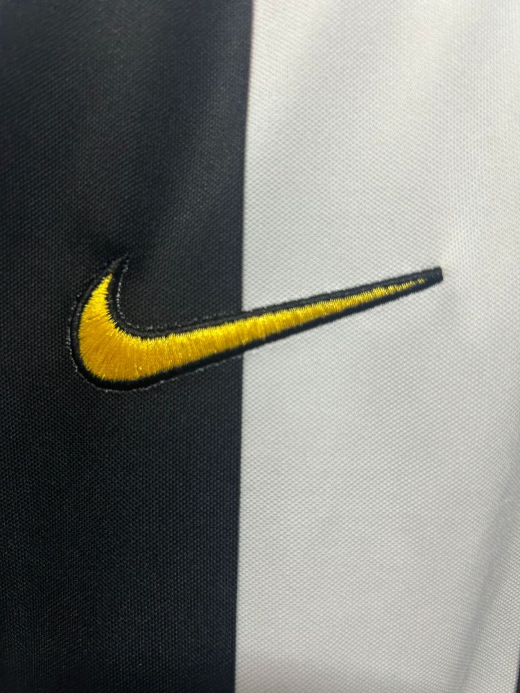 Juventus retro 2004-2005 season home jersey