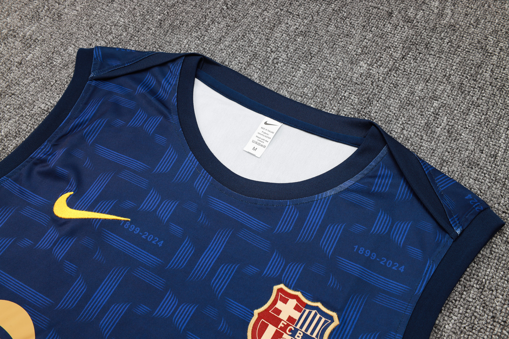 Barcelona 24/25 Adults short sleeved training suit with top and pants