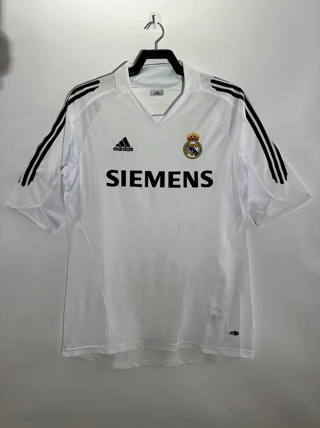 Real Madrid Retro2005-2006 home court jersey