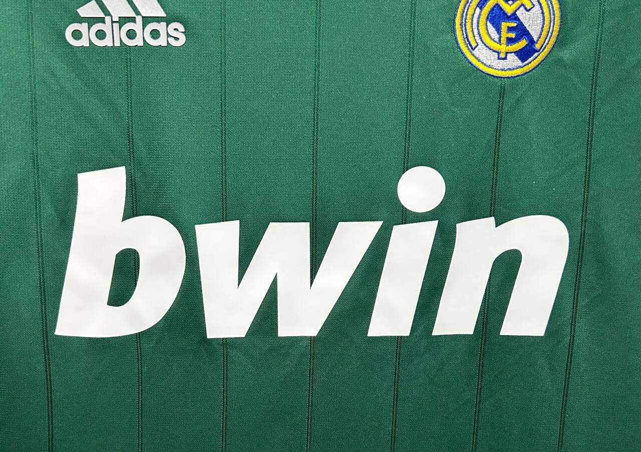 Real Madrid  Retro 2012-2013  away jersey