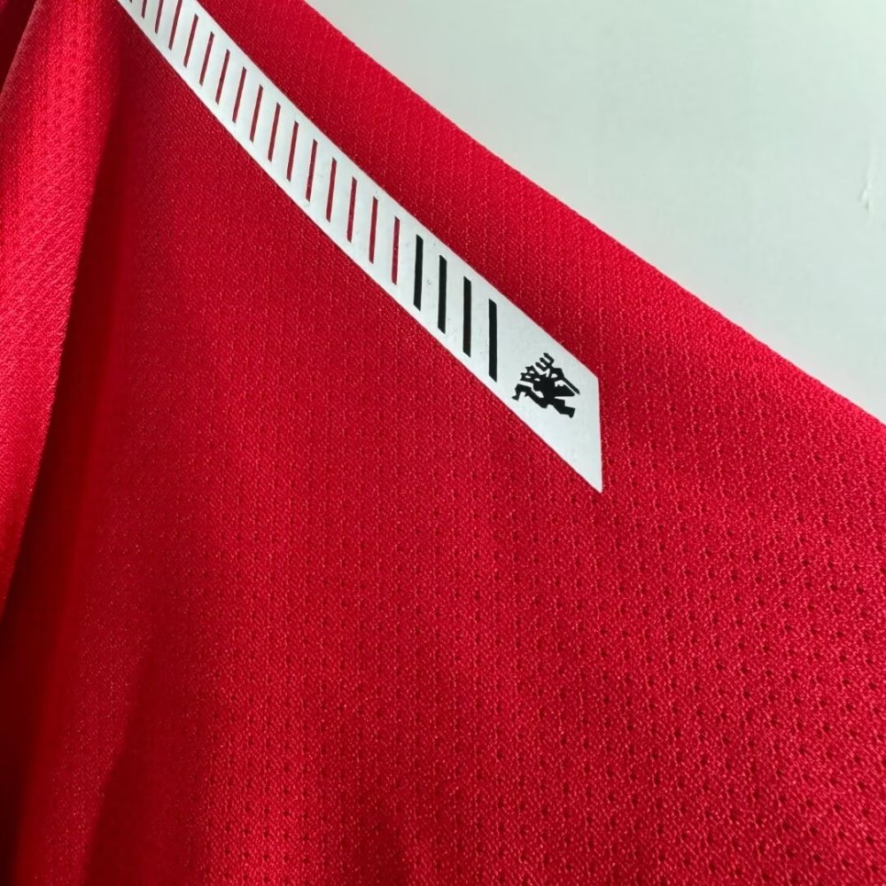 Manchester United Retro 2010-2011 season home jersey