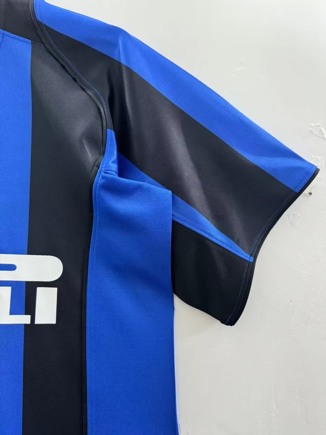 Inter Milan Retro 2004-2005 home court jersey