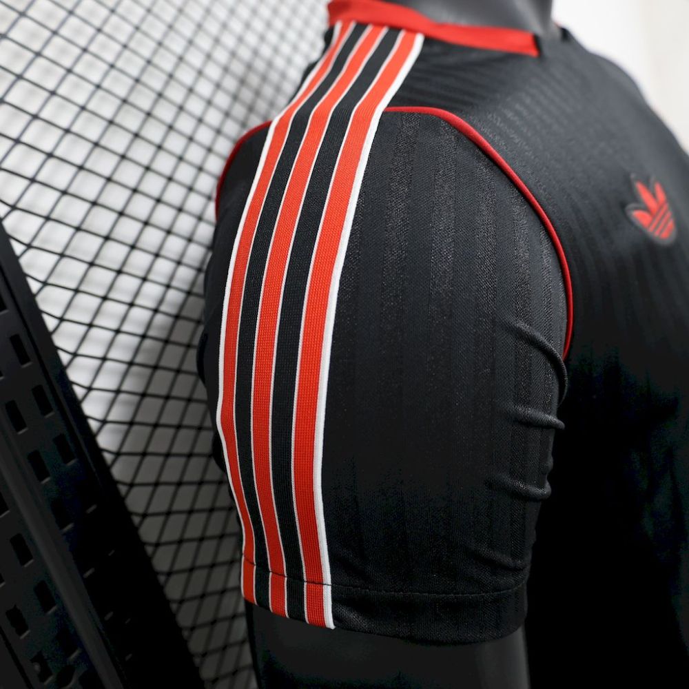 Manchester United 25/26 Black Terrace Icons Jersey-Player Version