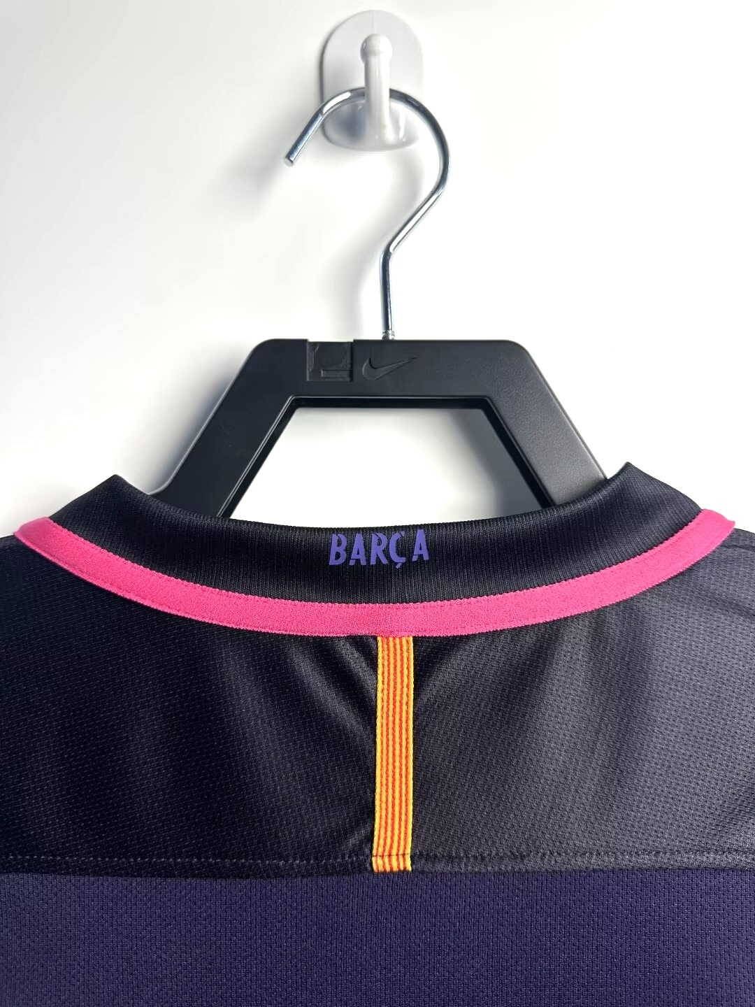 Barcelona Retro 2016-2017 away jersey