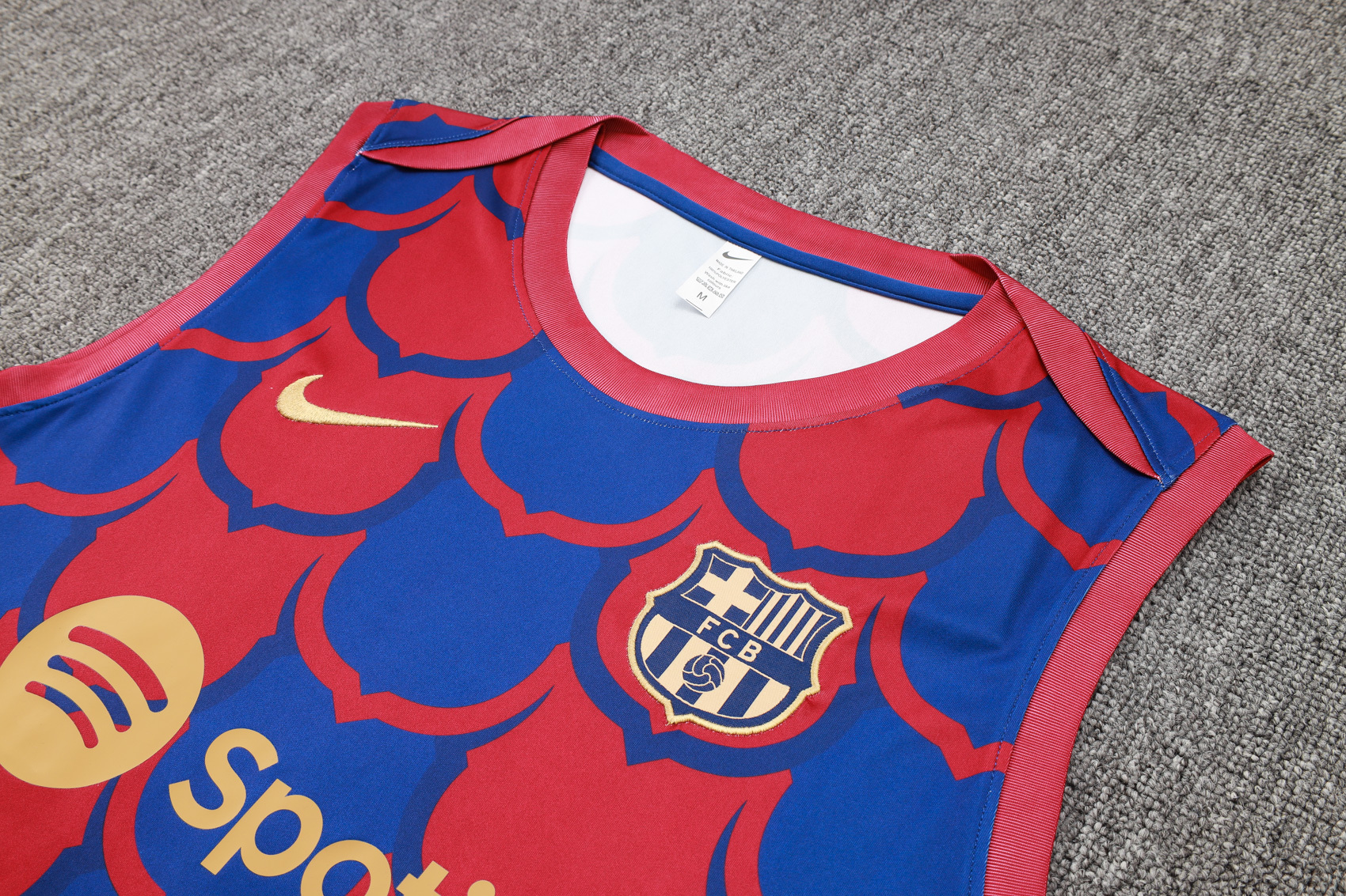 Barcelona 24/25 Adults short sleeved training suit with top and pants
