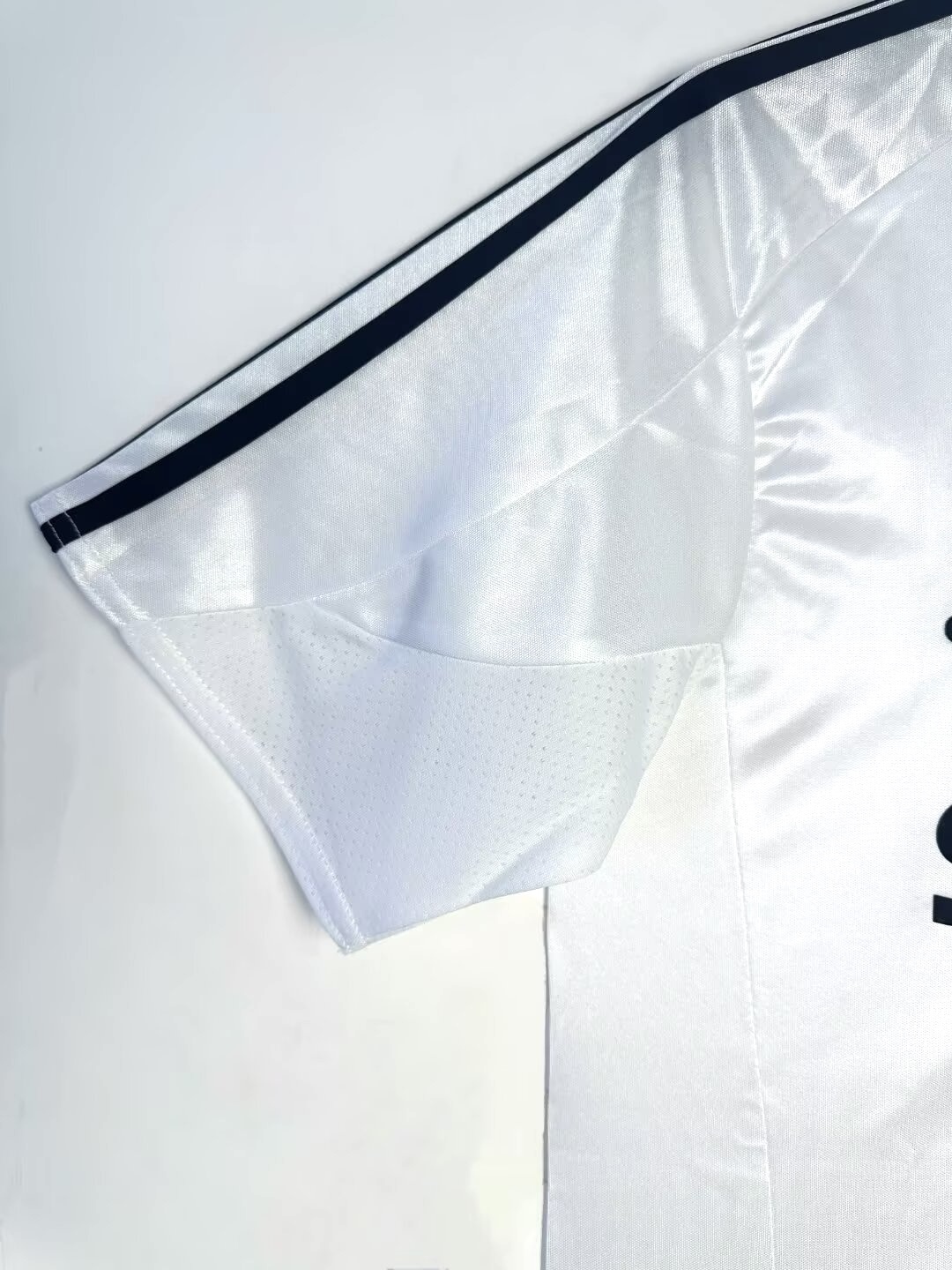 Real Madrid Retro 2004-2005 home court jersey