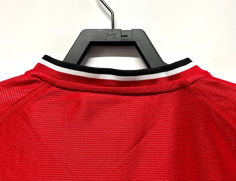 Manchester United Retro 2000-2002 season home jersey