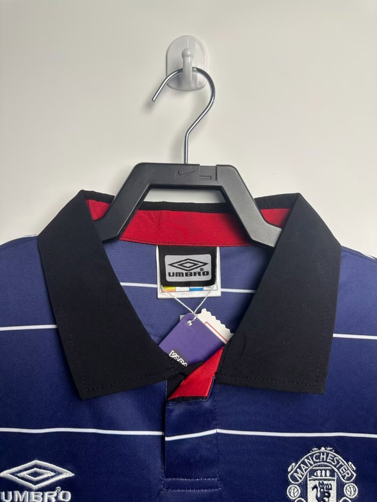 Manchester United Retro 1999-2000 season away jersey