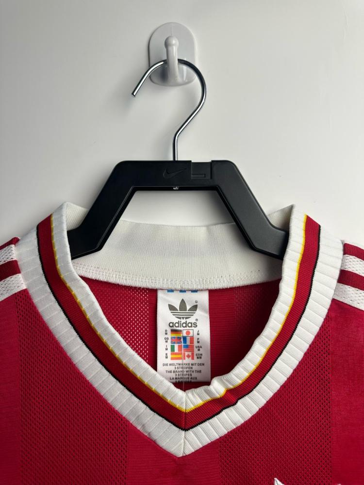 Liverpool Retro 1995-1996 season long home jersey