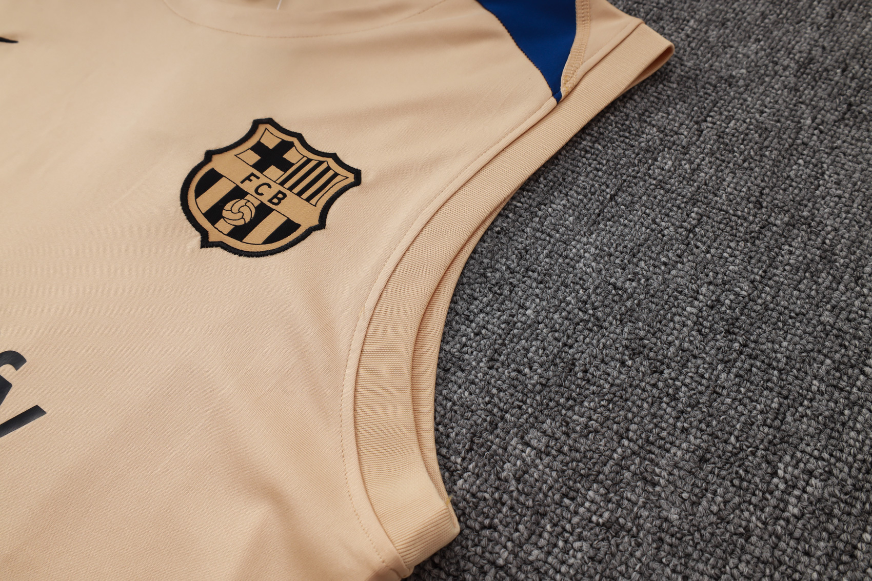 Barcelona 24/25 Adults short sleeved training suit with top and pants