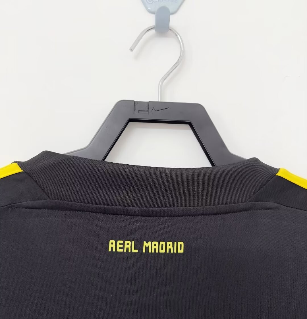 Real Madrid  Retro 2011-2012  goalkeeper jersey