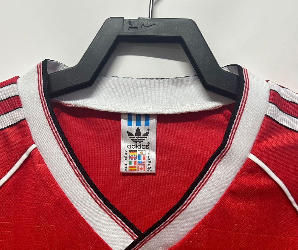 Manchester United Retro 1998-2000 season home jersey