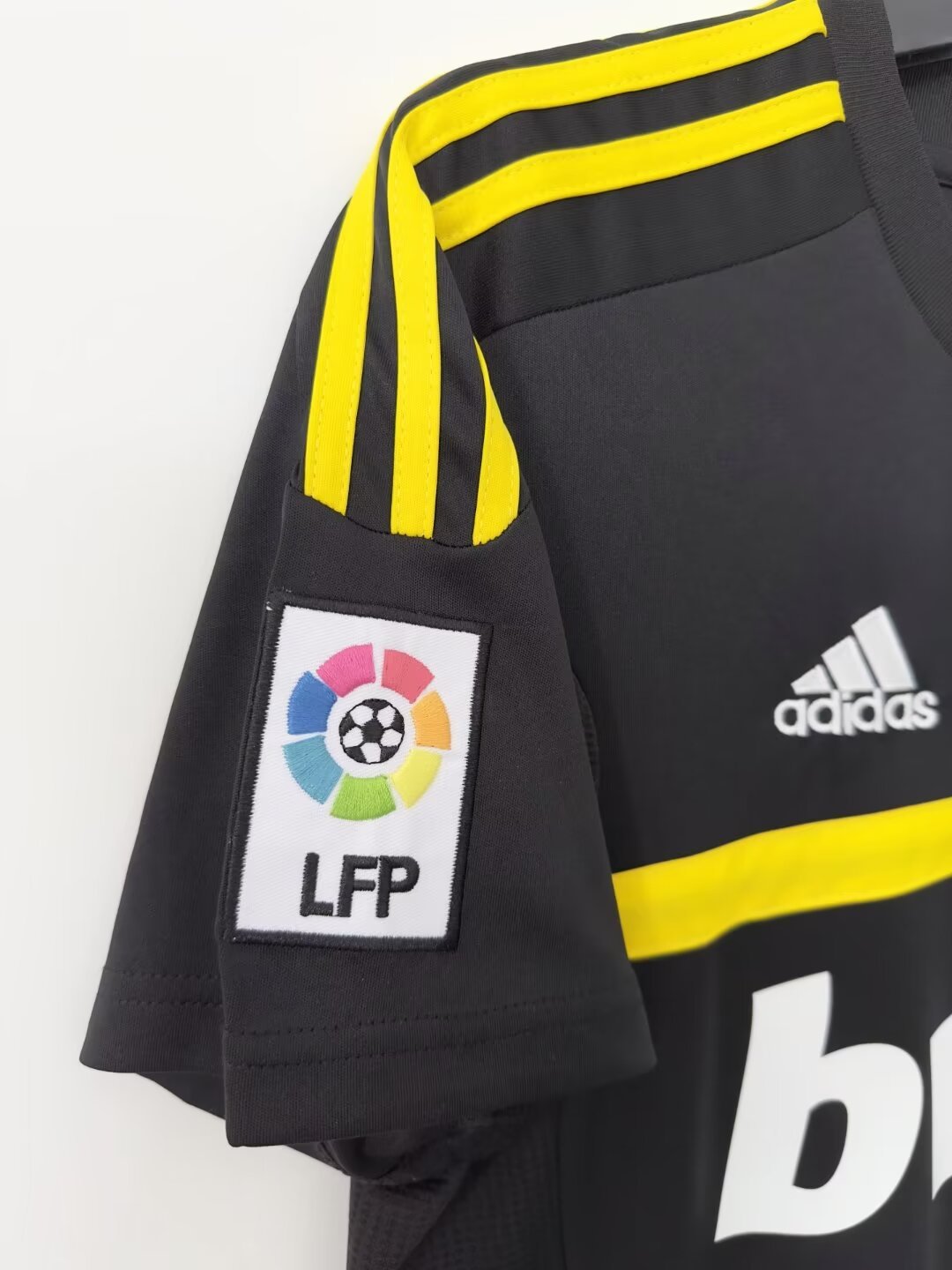 Real Madrid  Retro 2011-2012  goalkeeper jersey