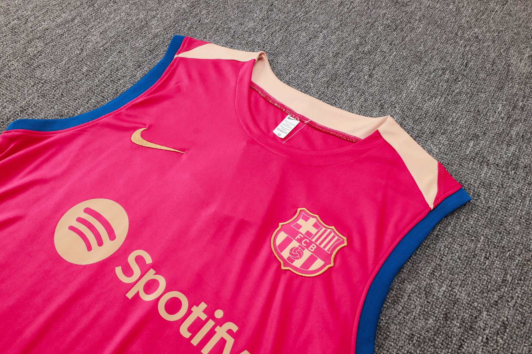 Barcelona 24/25 Adults short sleeved training suit with top and pants