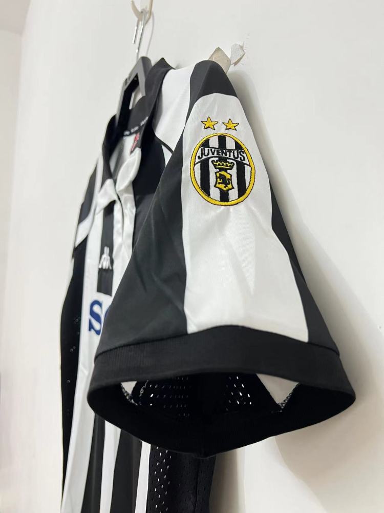 Juventus retro 1997-1999 season home jersey