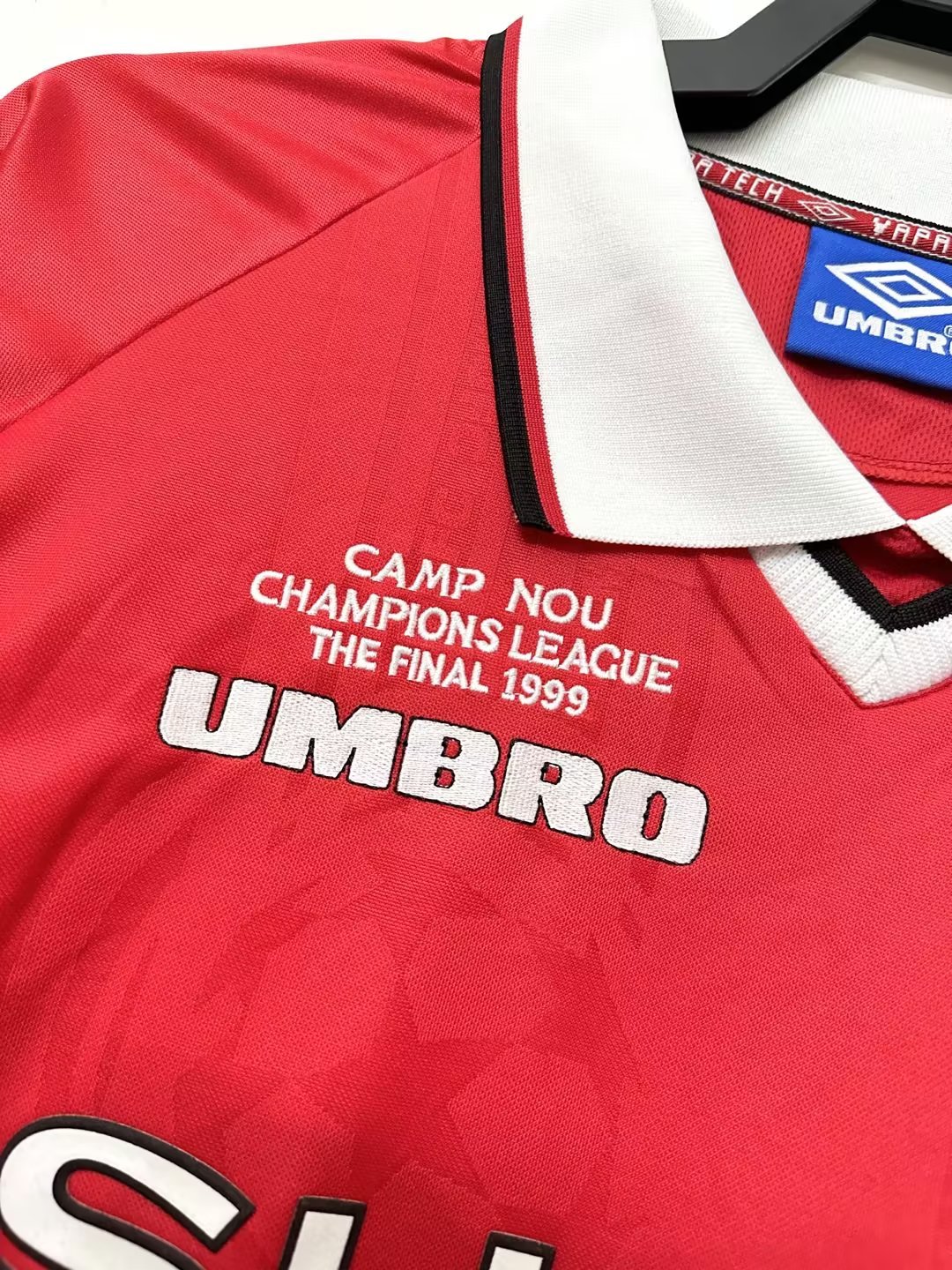 Manchester United Retro 1999-2000 season long home jersey