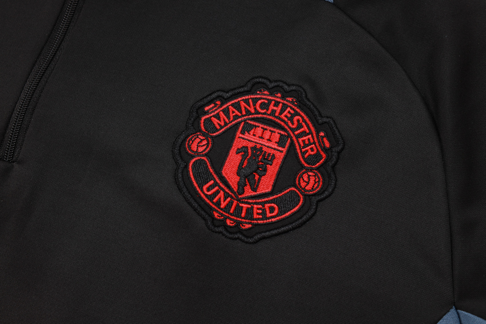 Manchester United 24/25 Adults  Long sleeves half-zip training suit Top + pants