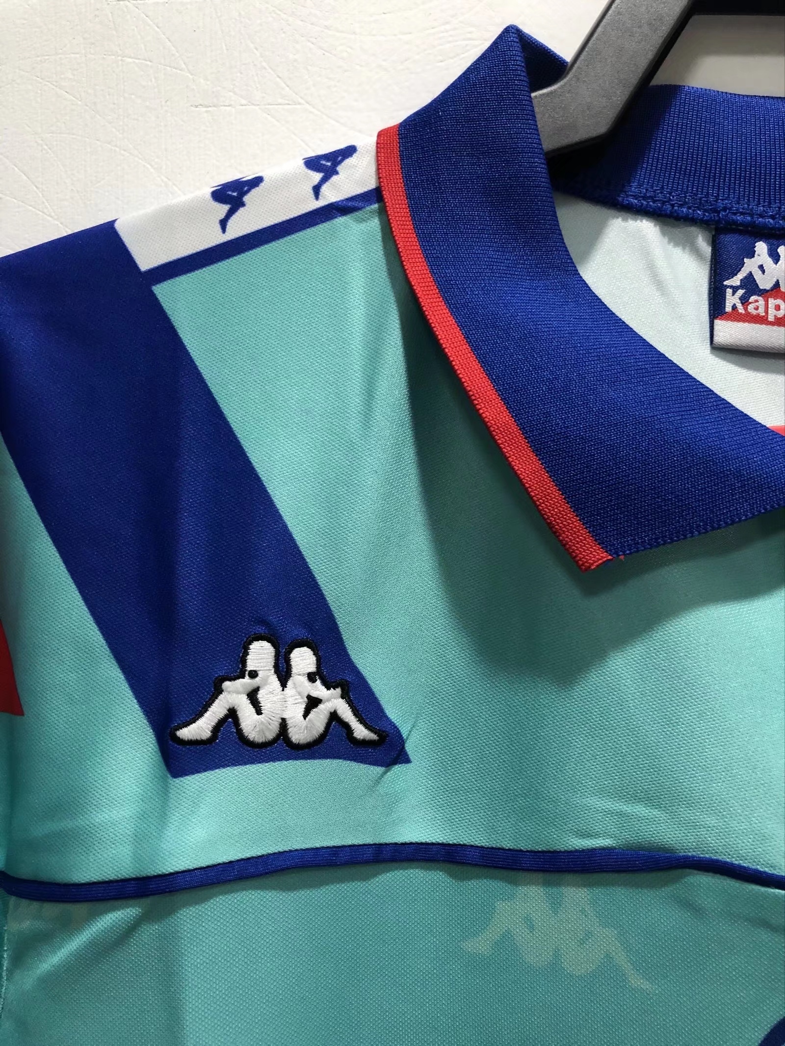 Barcelona Retro 1992-1995 away jersey