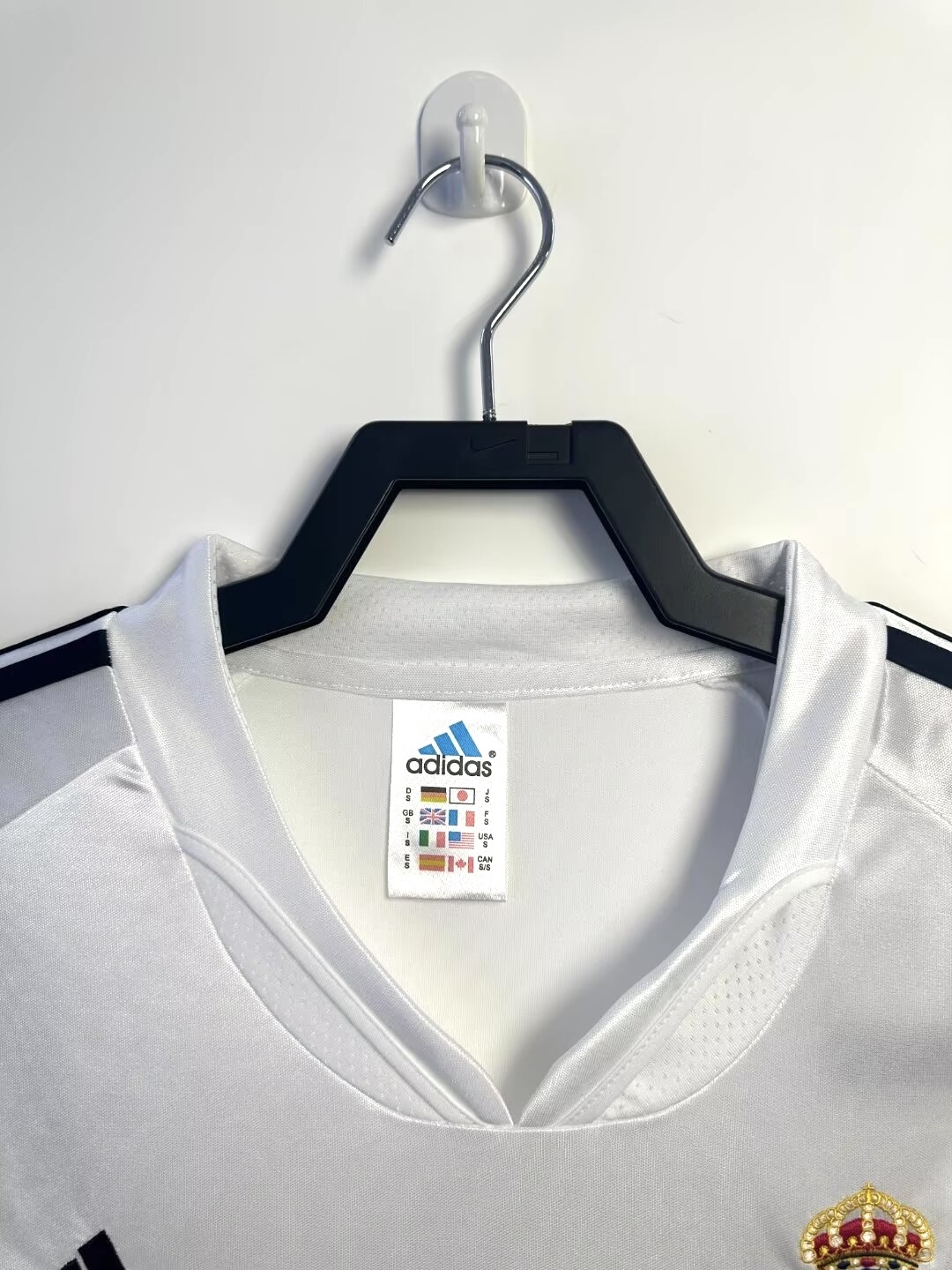 Real Madrid Retro 2004-2005 home court jersey