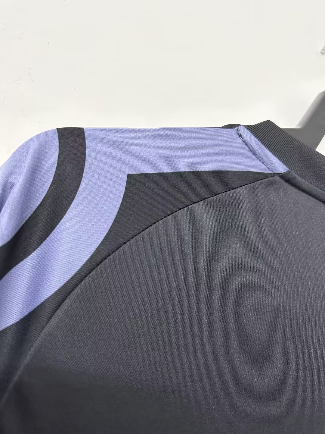 Real Madrid  Retro long sleeves 2016-2017 away jersey