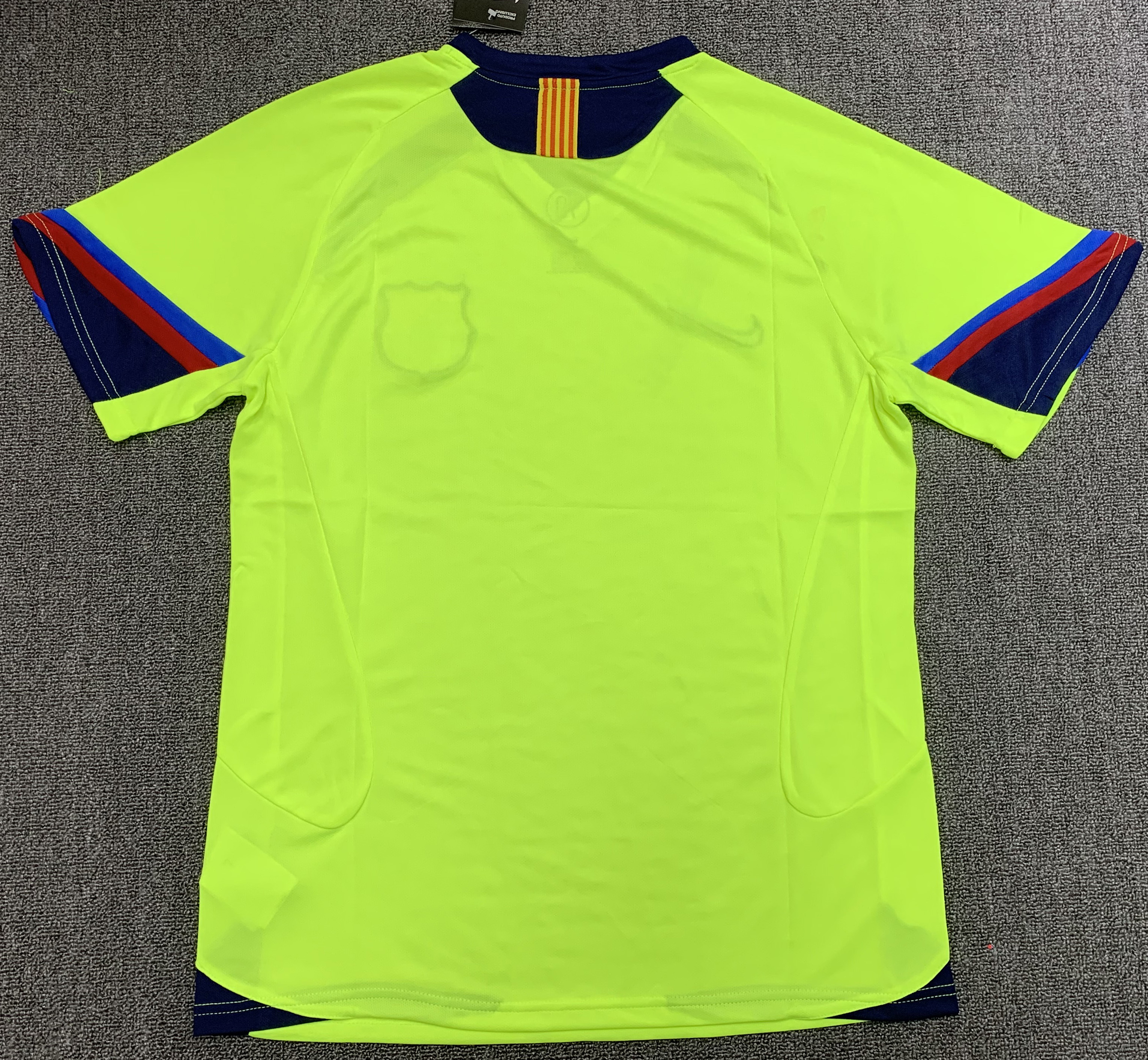 Barcelona Retro 2005-2006 away jersey